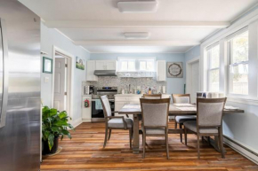 Cozy Condo in Media with Free Parking